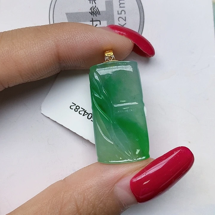 颈饰18K金镶嵌翡翠天然翡翠