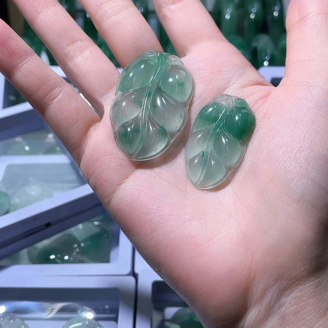 颈饰未镶嵌石英质玉（非洲翠）