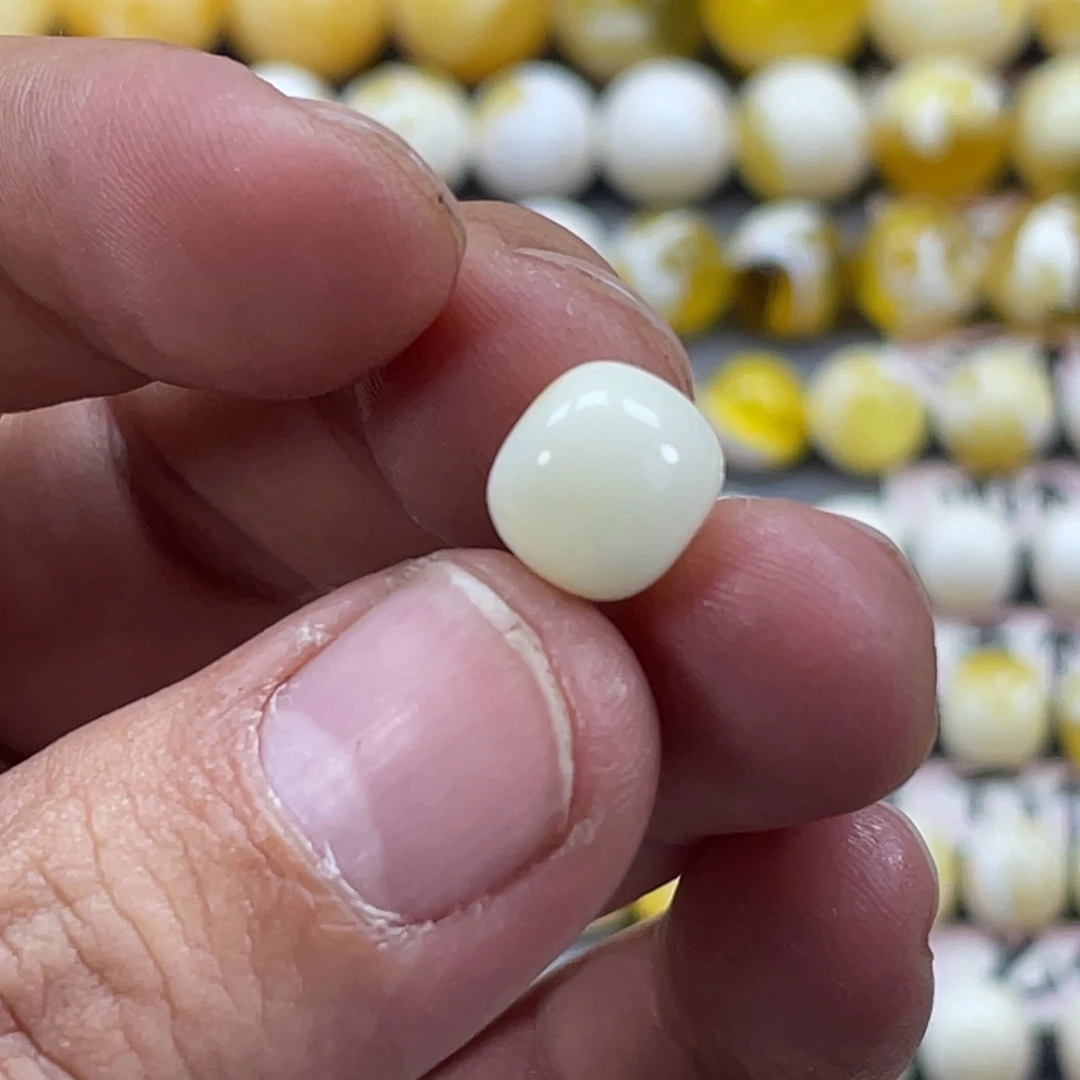 枫***。蜜蜡未镶嵌裸石白蜡老型