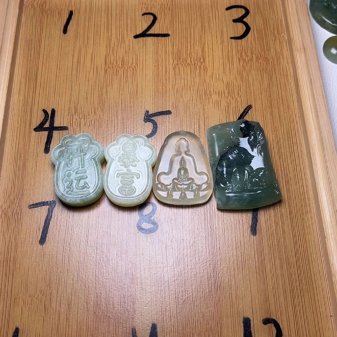 樾***~蛇纹石玉未镶嵌颈饰