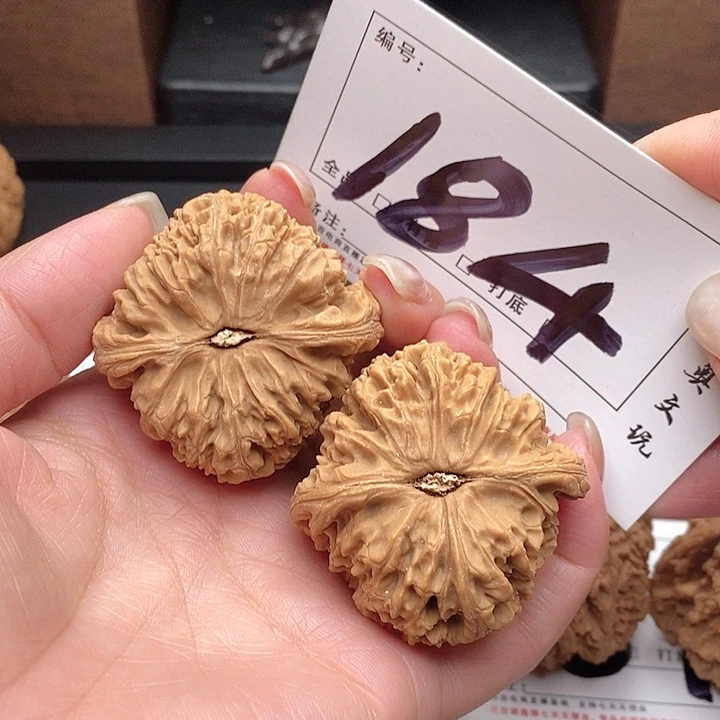 和***文玩核桃吊坠184号 45尺 南疆