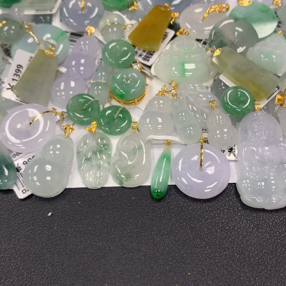 翡翠18K金镶嵌颈饰翡翠