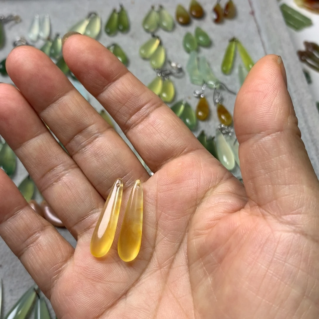 故***意未镶嵌蛇纹石玉耳环