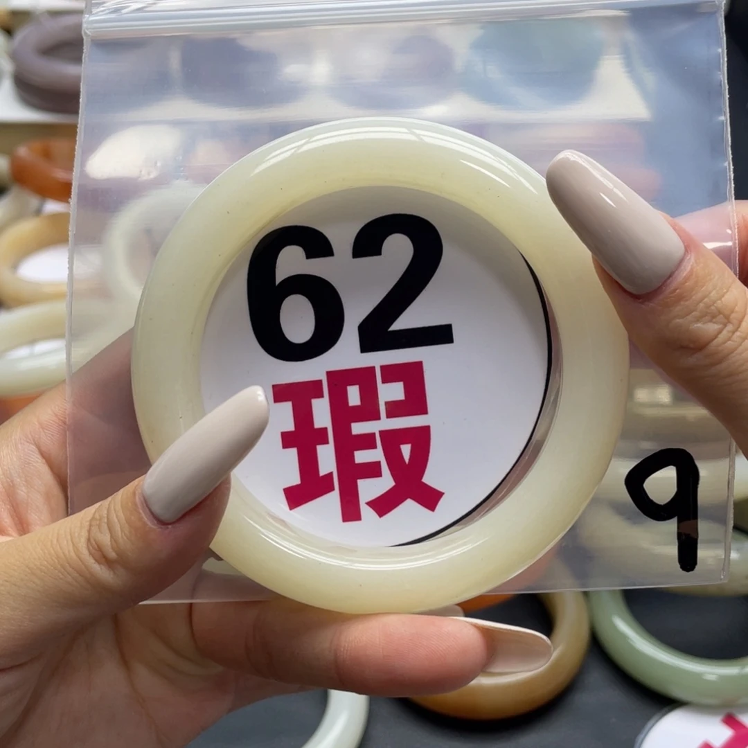 未镶嵌手镯石英质玉