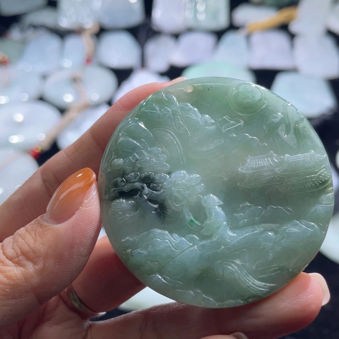 翡翠未镶嵌颈饰山水