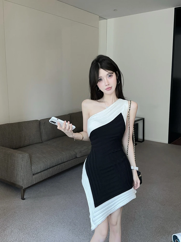 气质斜肩针织连衣裙