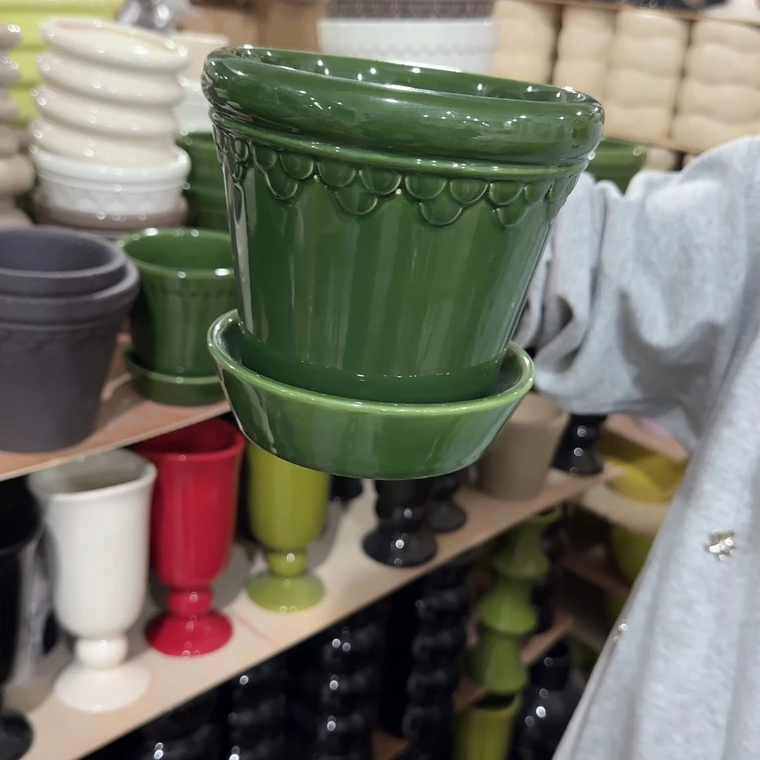 b3绿色带托花盆花盆花盆