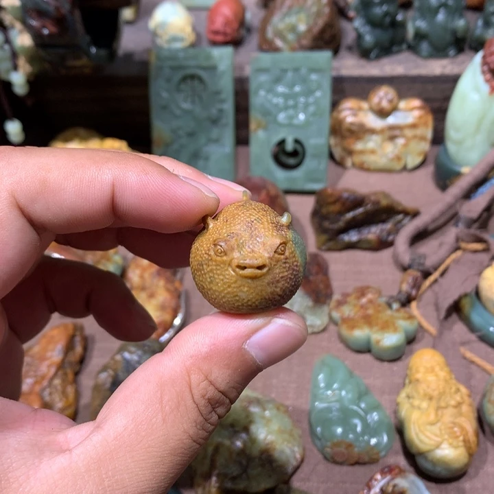 未镶嵌岫岩河磨玉（透闪石质玉）挂件