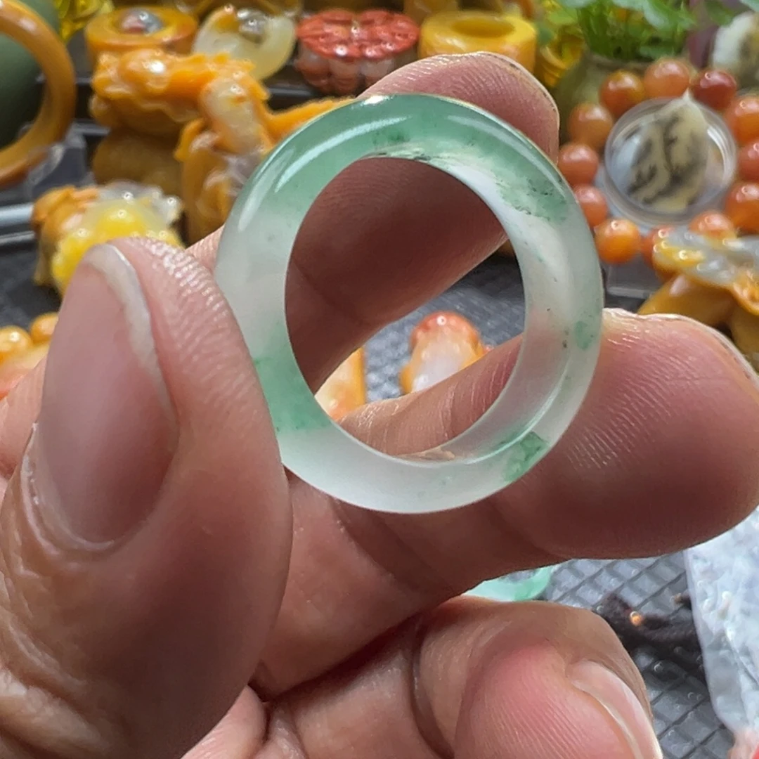 石英质玉未镶嵌颈饰