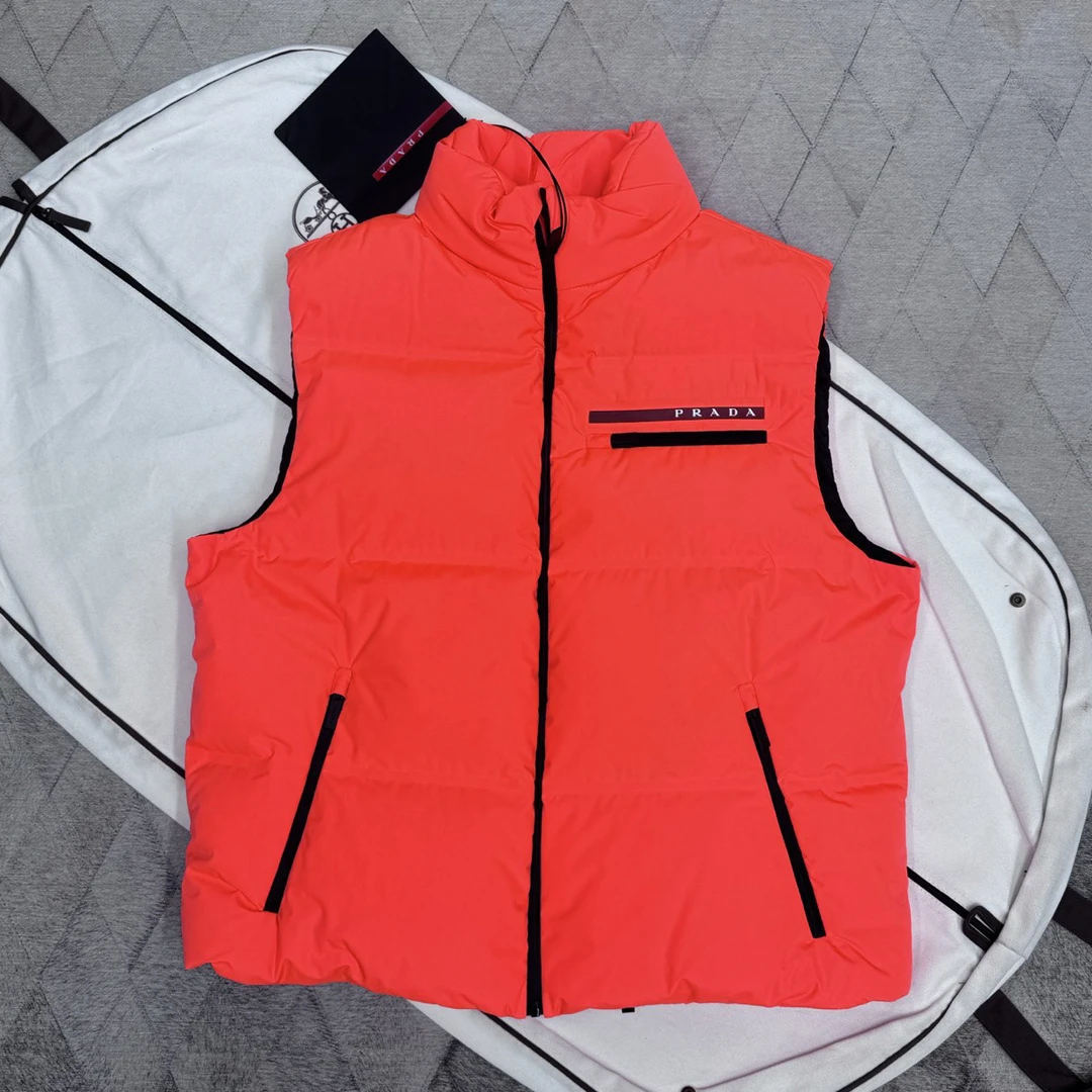 未使用 Prada/普拉达 135324 冲锋羽绒马甲
