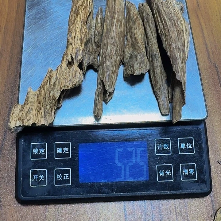 沉香沉香碎屑汪**你海南沉香红土块料52克