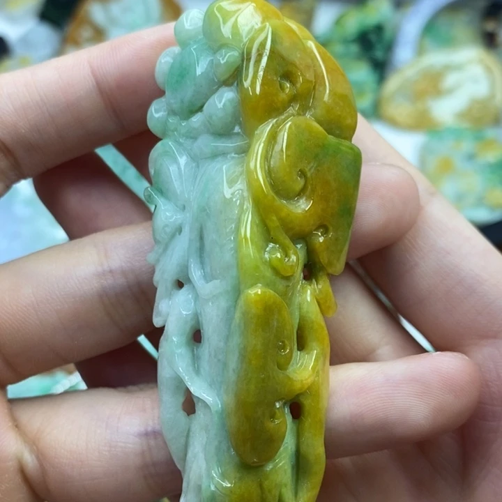 翡翠未镶嵌颈饰失****榆