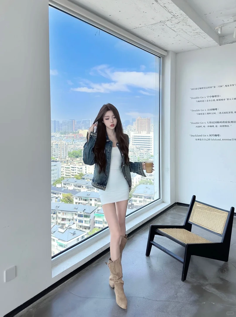 2025秋季新款设计感辣妹气质牛仔外套上衣女显瘦吊带连衣裙两件套