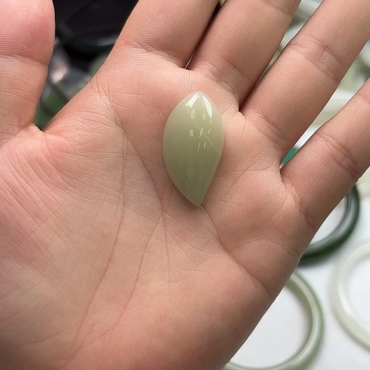 广***流和田玉未镶嵌吊坠(不含链)