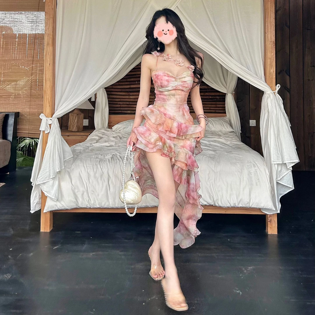 度假风连衣裙女2025春季新款不规则荷叶边短裙抹胸裙子