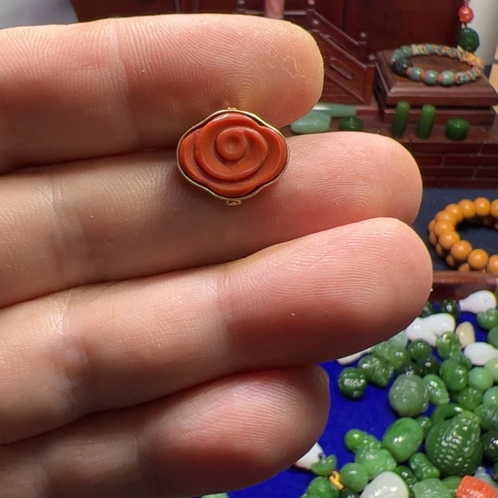 青***…南红玛瑙未镶嵌颈饰