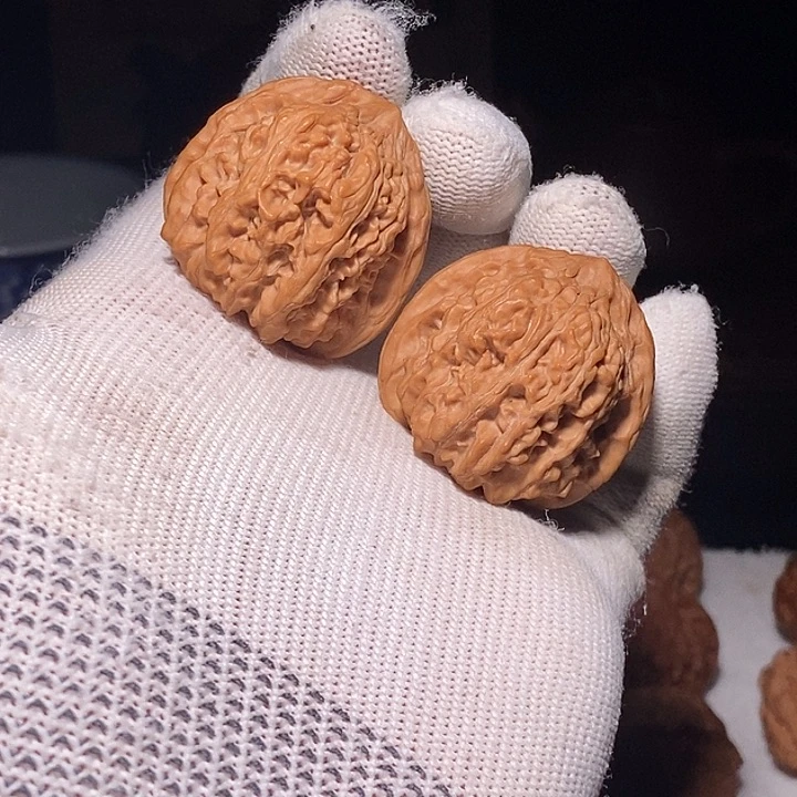 文玩核桃手把件野生粗筋