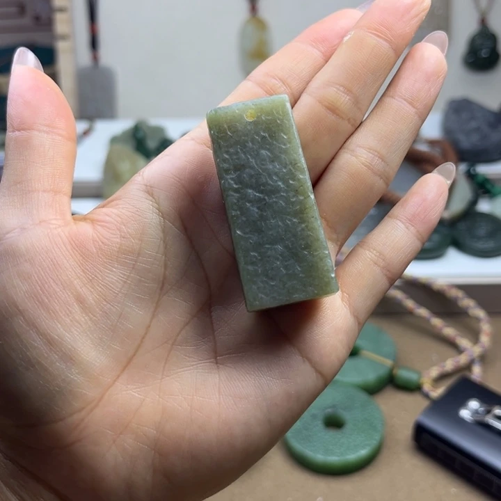 和田玉（糖玉）未镶嵌颈饰