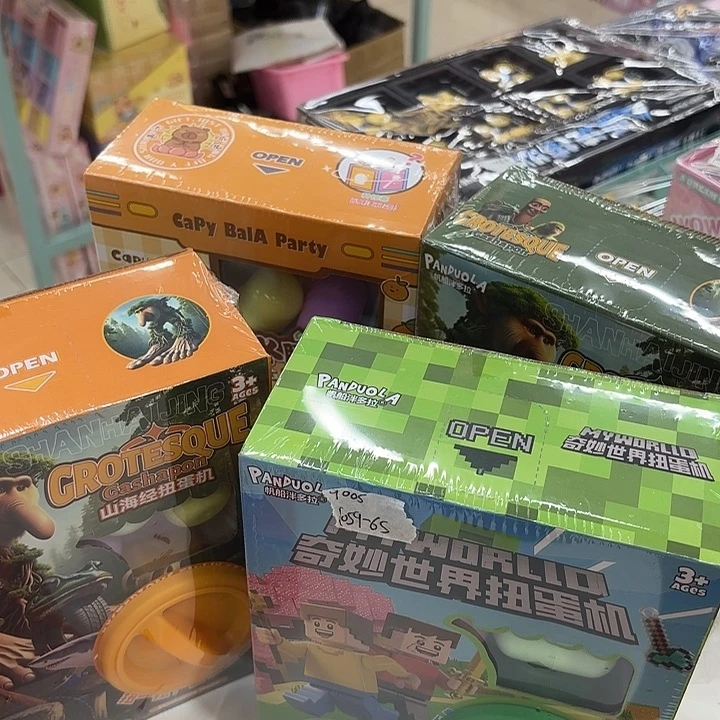 三个装扭蛋机颜色随机