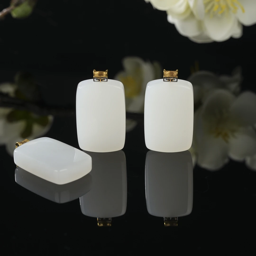 18K金镶嵌和田玉吊坠-多样性发其一-28*18*7mm-V09557-K（商城）