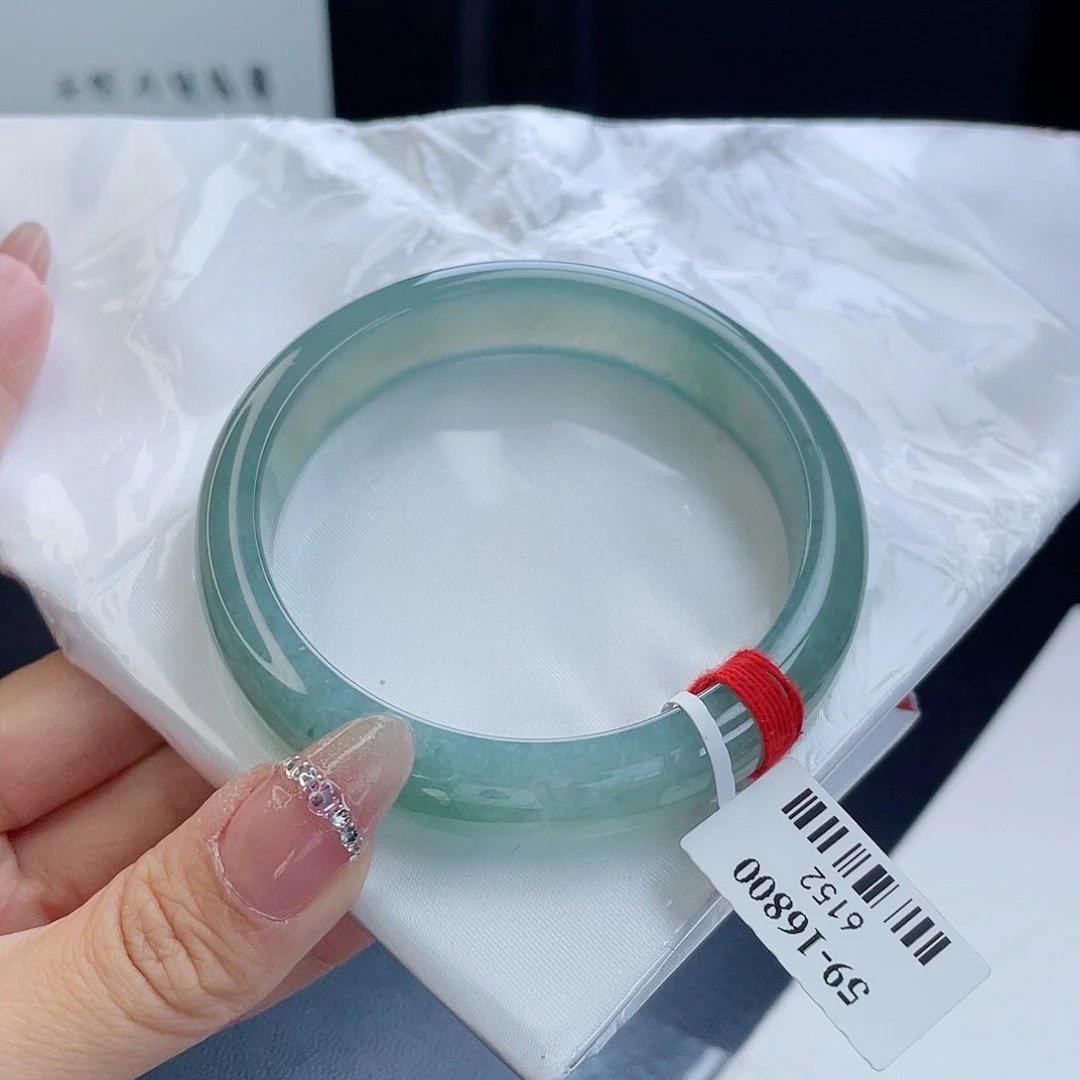 翡翠手镯未镶嵌翡翠