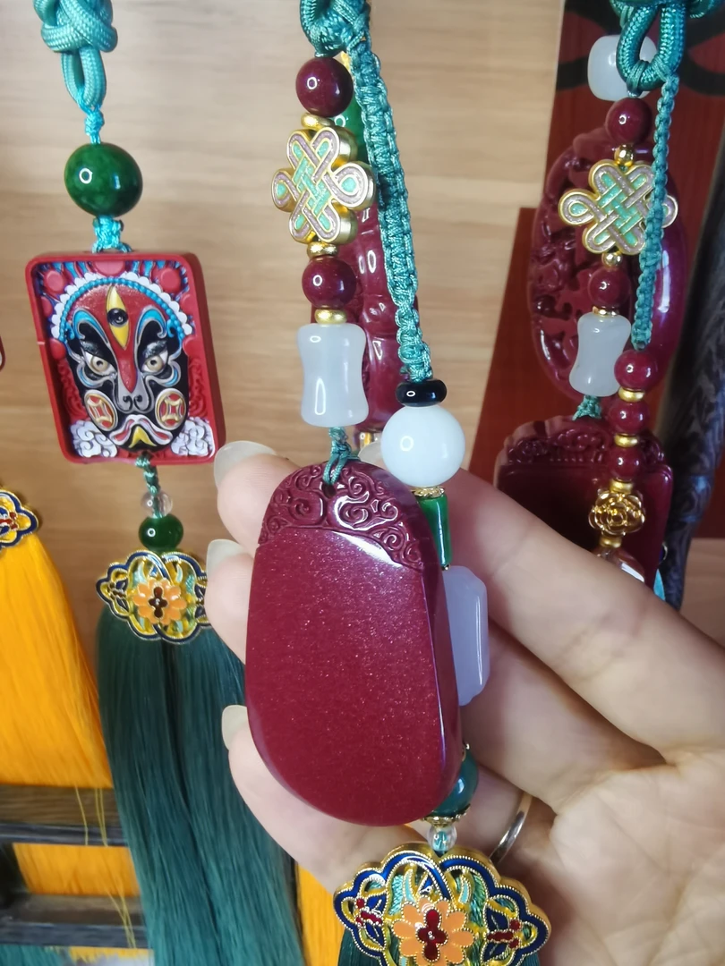 含辰砂工艺品含辰砂工艺品紫金砂设计款平安无事牌吊坠车挂护身符