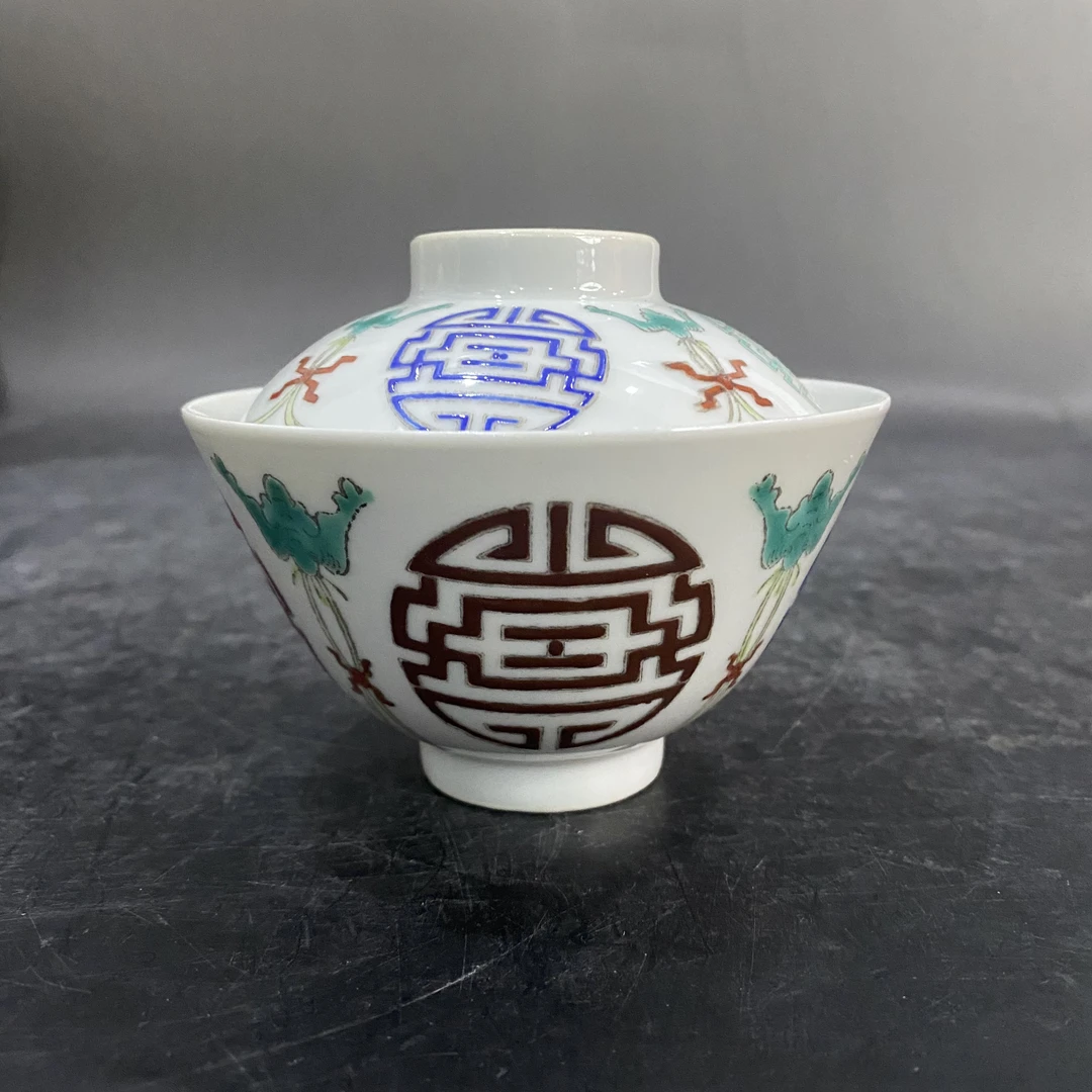 3734 粉彩团寿纹盖碗