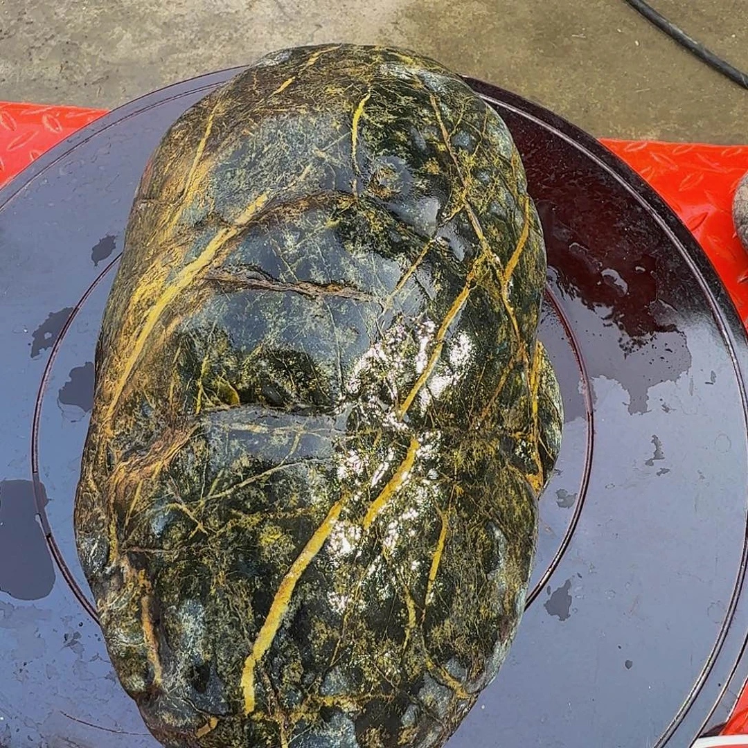 倍***赵蛇纹石玉未镶嵌天然原石摆件工艺
