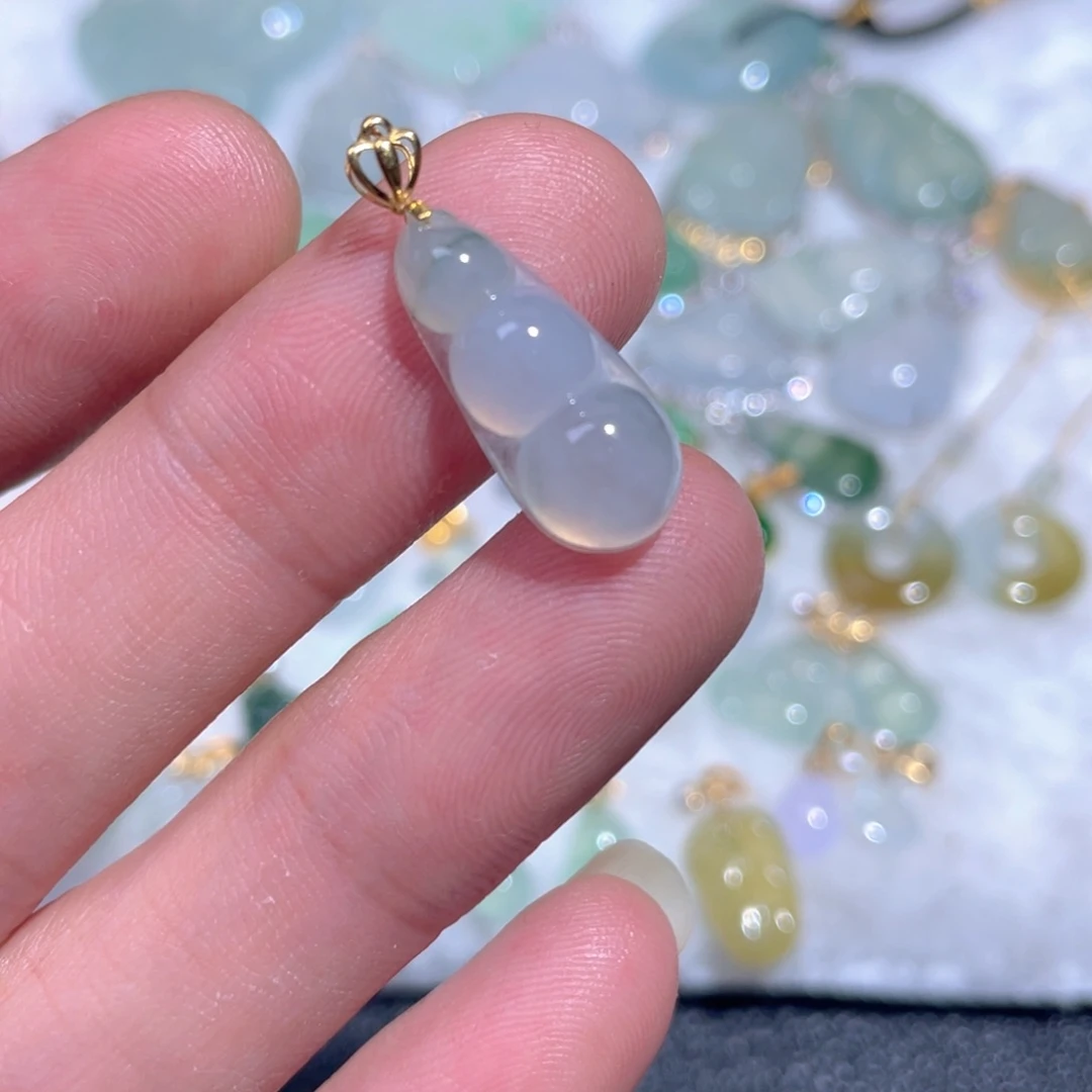 翡翠18K金镶嵌颈饰翡翠