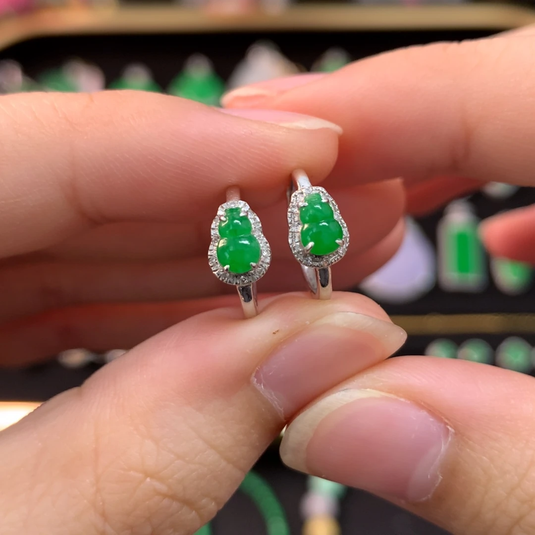 翡翠18K金镶嵌耳饰葫芦耳包