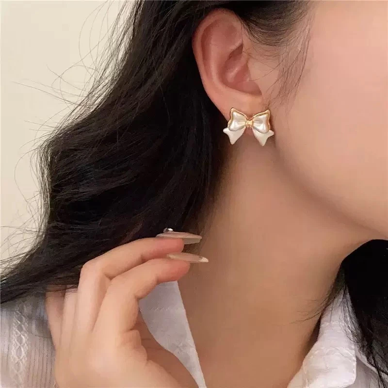 铜合金耳饰 法式少女感轻奢耳钉珠珠蝴蝶结设计感耳环N2443