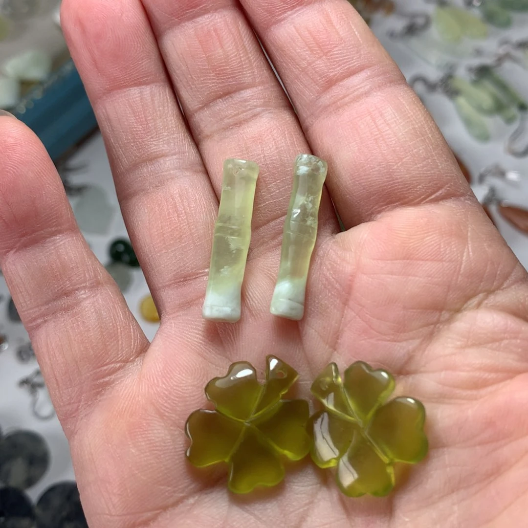 蛇纹石玉耳环未镶嵌