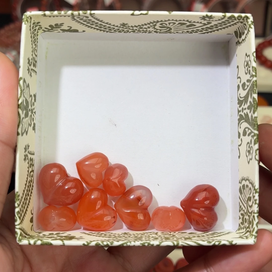 轩***轩南红玛瑙未镶嵌颈饰八颗