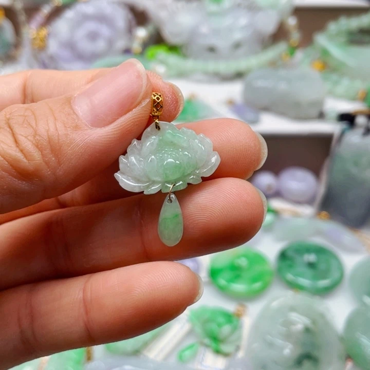 吊坠(不含链)未镶嵌翡翠