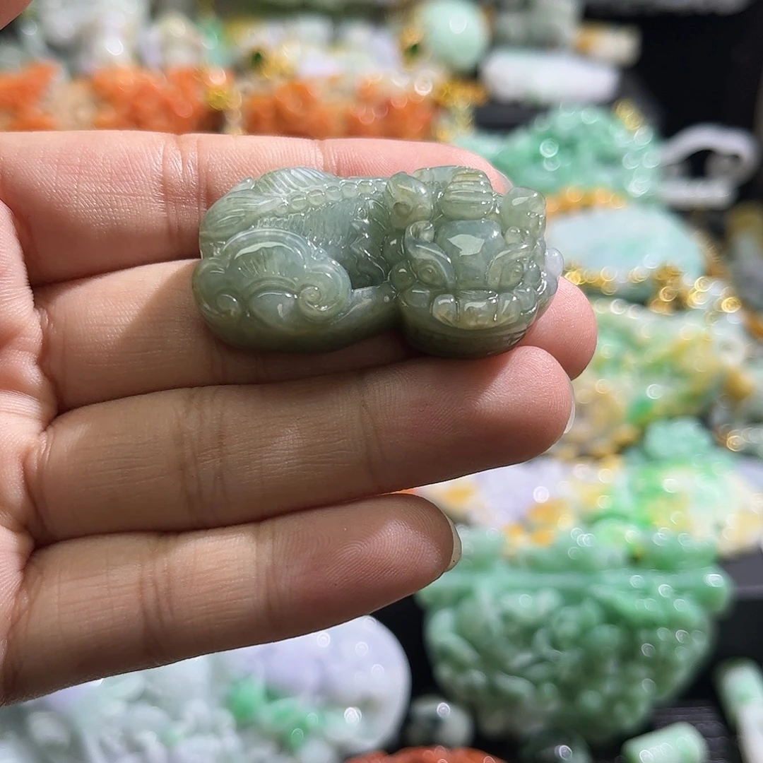 翡翠未镶嵌颈饰待编织