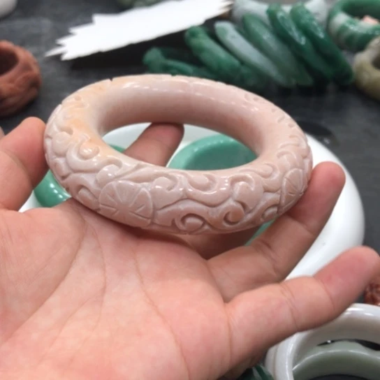 9K金镶嵌石英质玉珠宝奇石依*