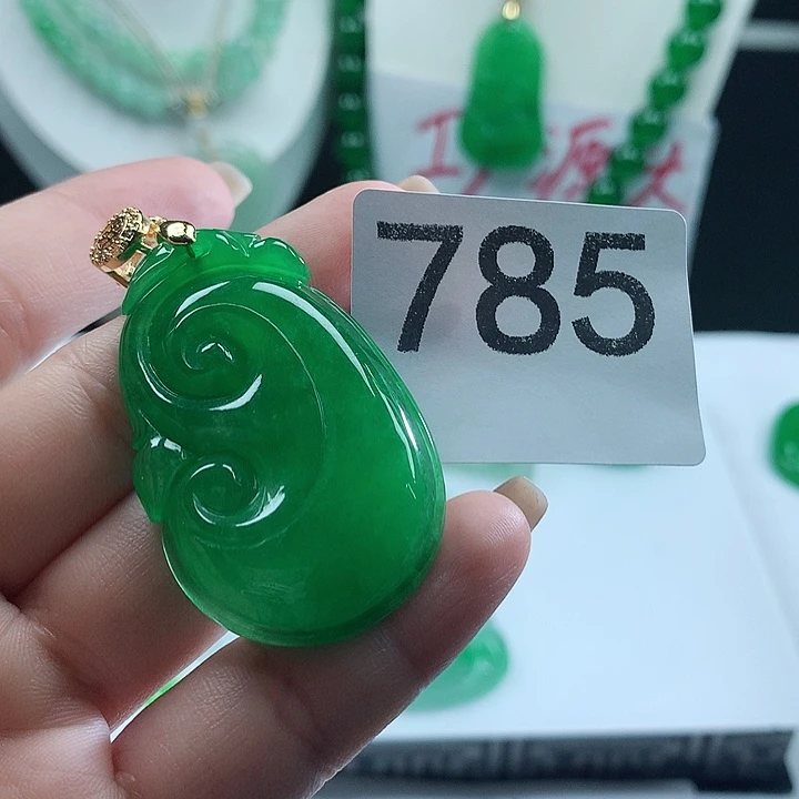 翡翠未镶嵌吊坠(赠链)