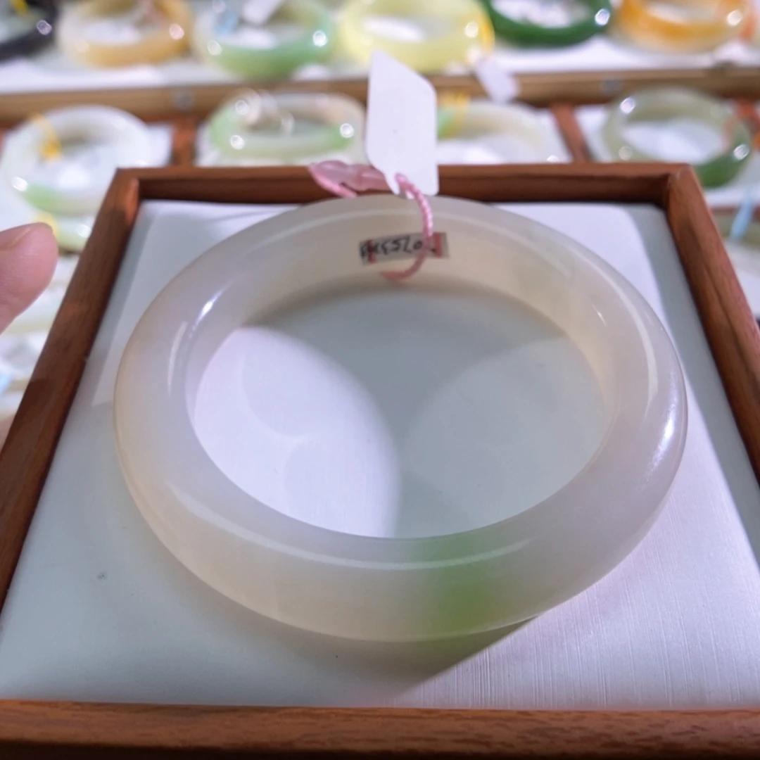【闪购商品】未镶嵌手镯和田玉（翠青玉）