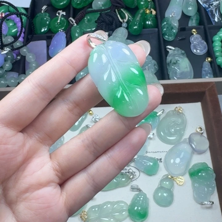 翡翠未镶嵌颈饰11