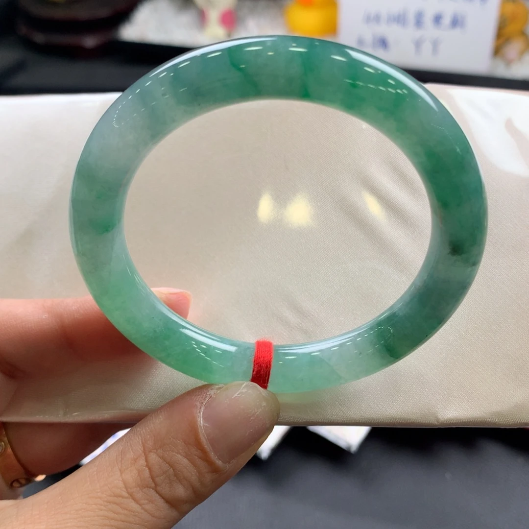 翡翠未镶嵌手镯54美人条孔雀绿（有纹裂），42号