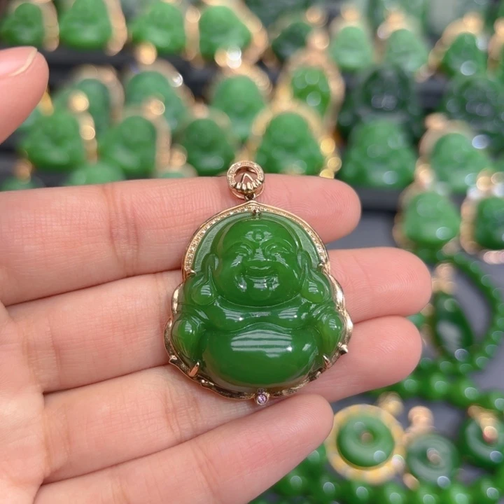 颈饰18K金镶嵌和田玉（碧玉）