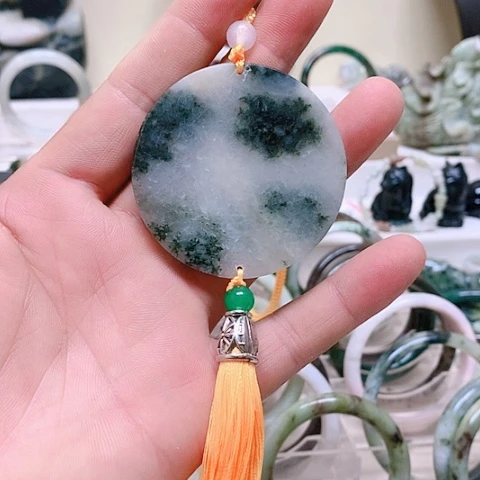 独山玉未镶嵌颈饰