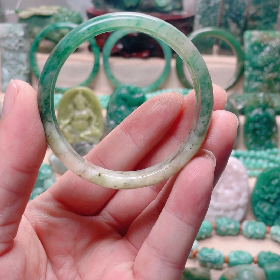 独山玉未镶嵌手镯