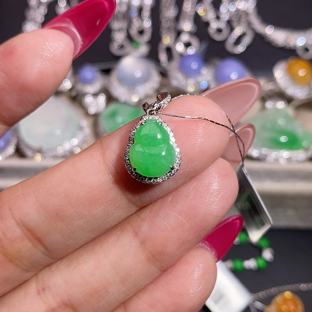 翡翠18K金镶嵌颈饰