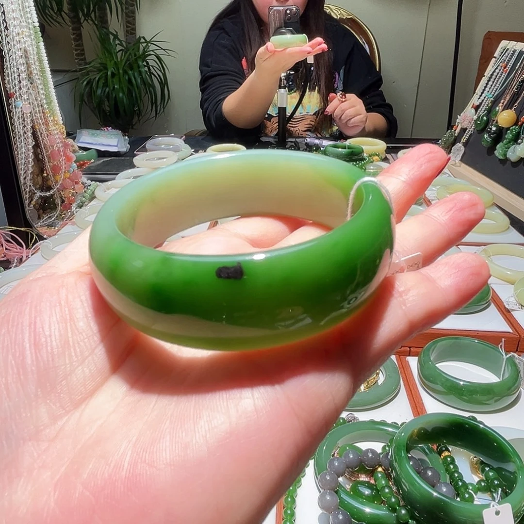 未镶嵌手镯和田玉娟*