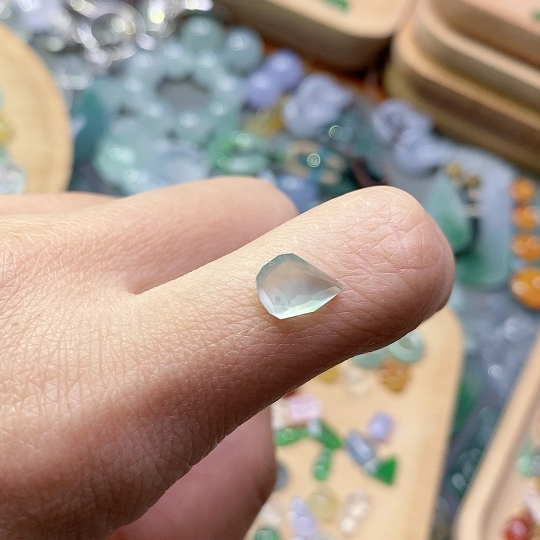 翡翠颈饰未镶嵌翡翠