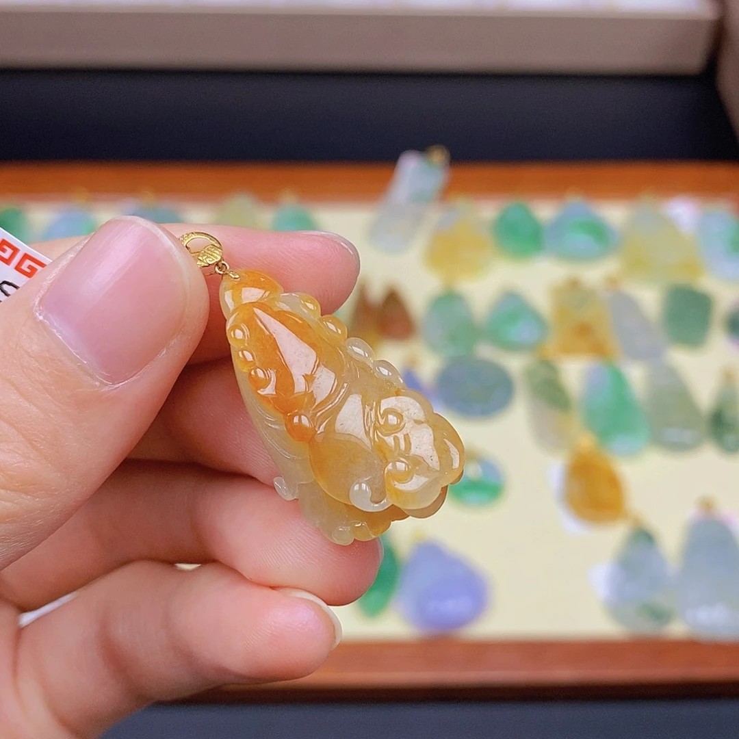 翡翠颈饰18K金镶嵌翡翠