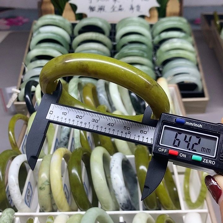 未镶嵌蛇纹石玉手镯72