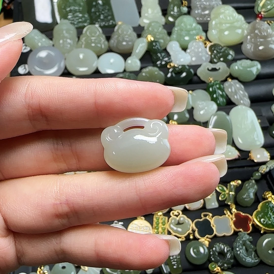 颈饰未镶嵌和田玉