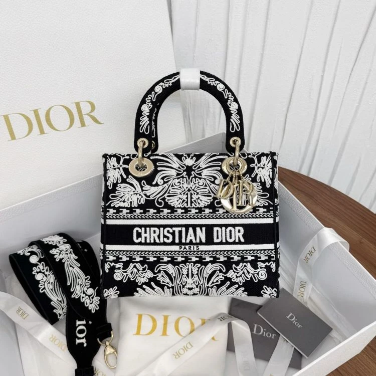 95新/迪奥/C6846544837/[MQR1127B0027]